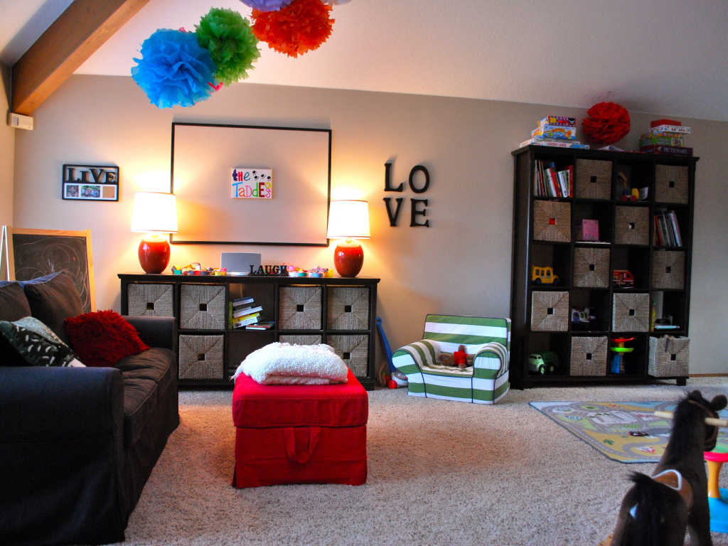 Диван в детской комнате