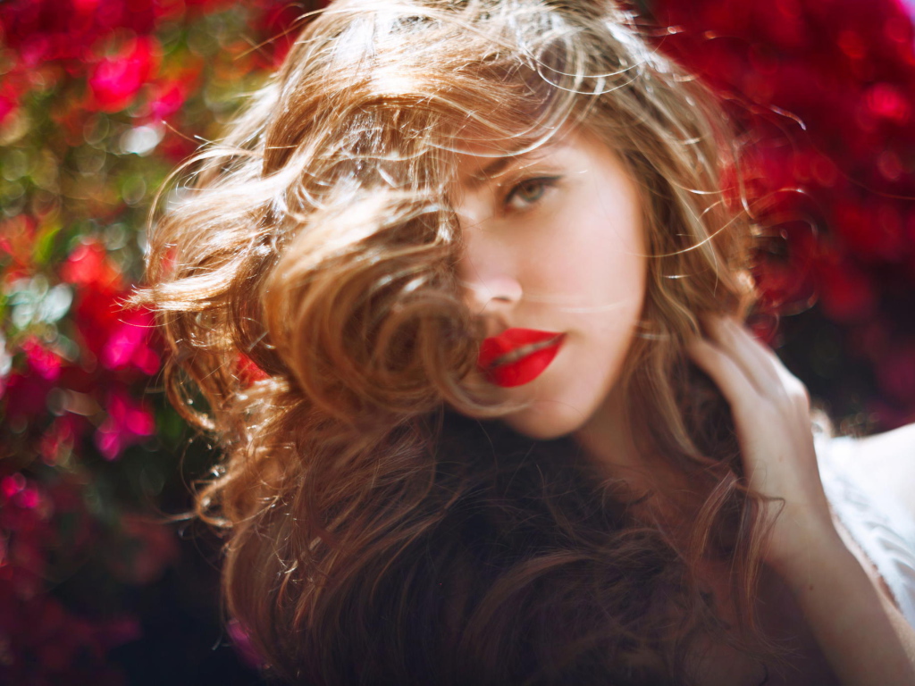 Фотография красивой девушки