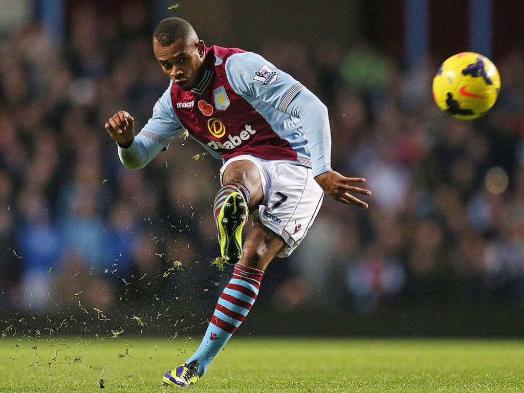 Известная футбольная команда Астон Вилла