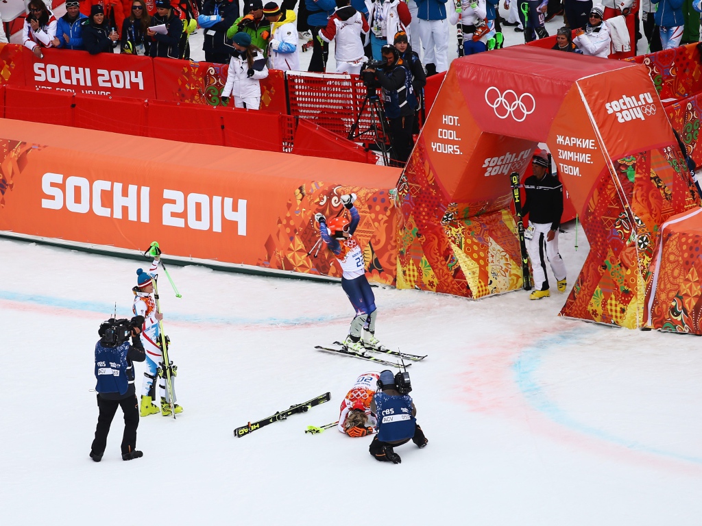 Обладательница серебряной и бронзовой медали австрийская лыжница Николь Хосп на олимпиаде в Сочи