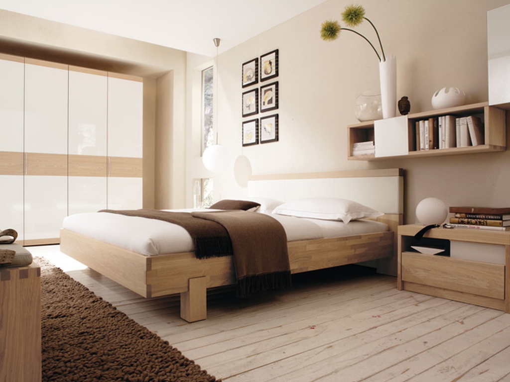 Деревянный пол в спальне