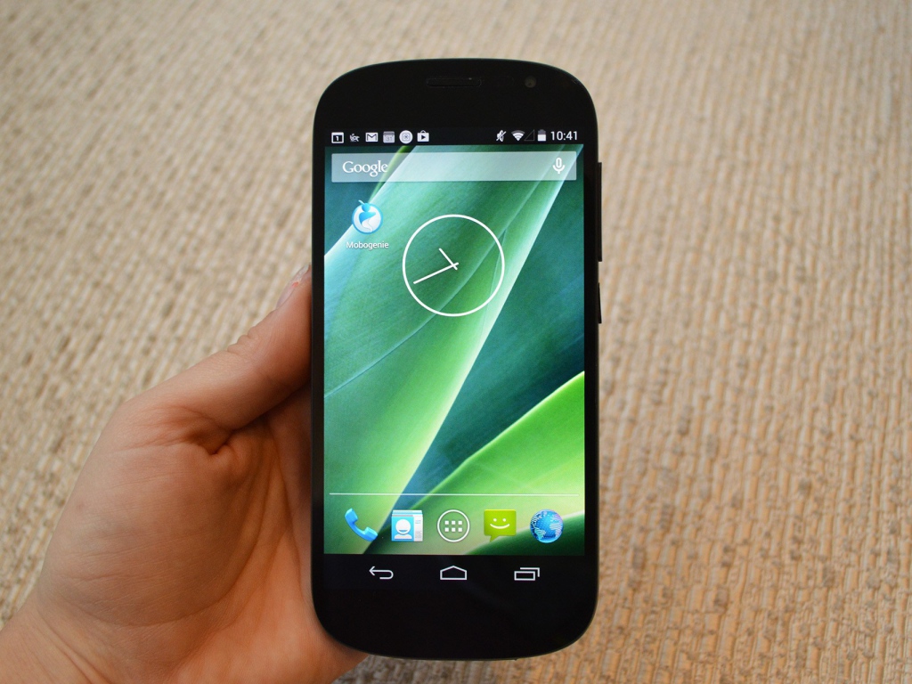 YotaPhone 2 с поиском от Гугл