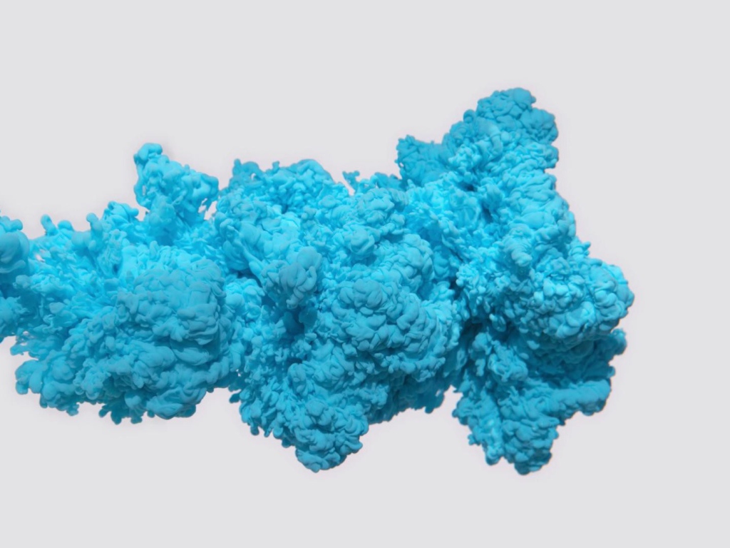 Сгусток голубого дыма на сером фоне