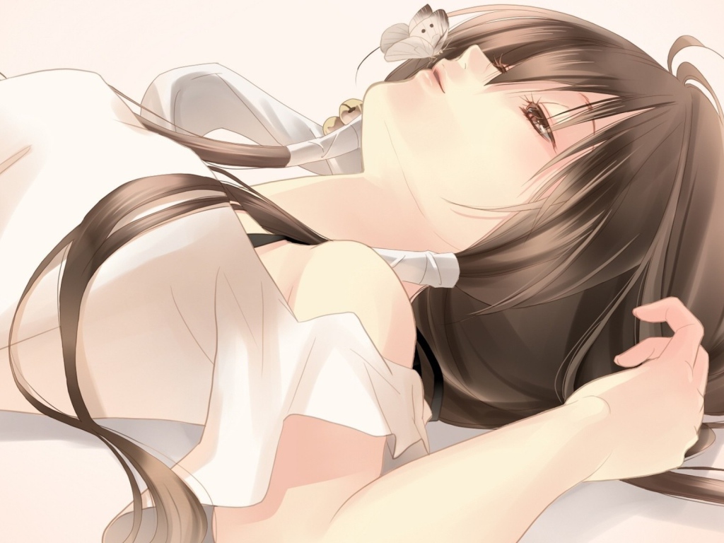 Бабочка на носу спящей девушки аниме