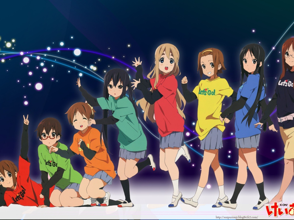 Девушки выступают на сцене в аниме