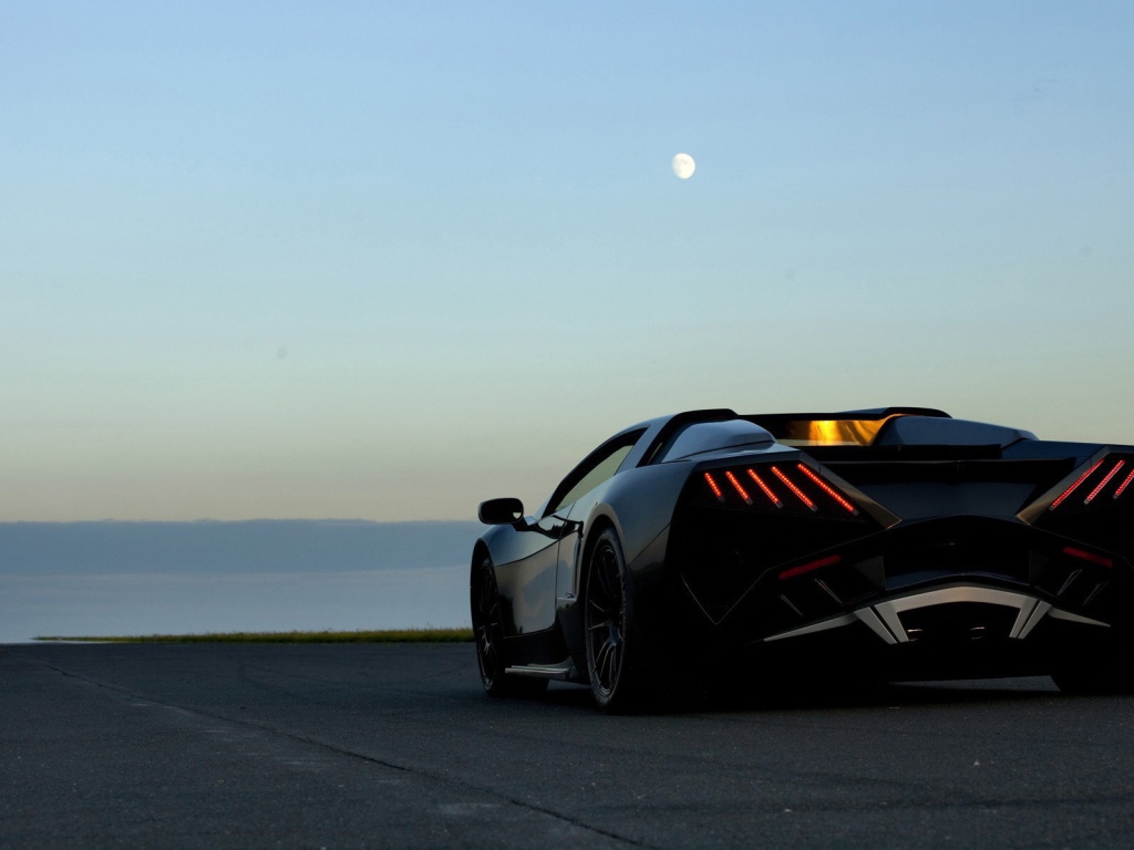 Черный автомобиль Arrinera Hussarya