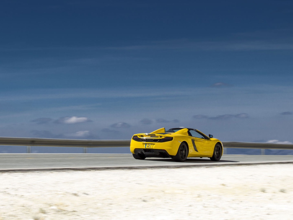 Яркий желтый McLaren