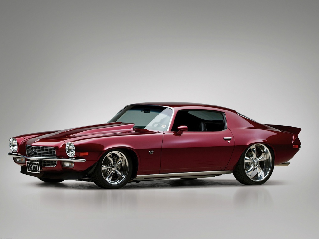 Темно вишневый автомобиль 1971 года