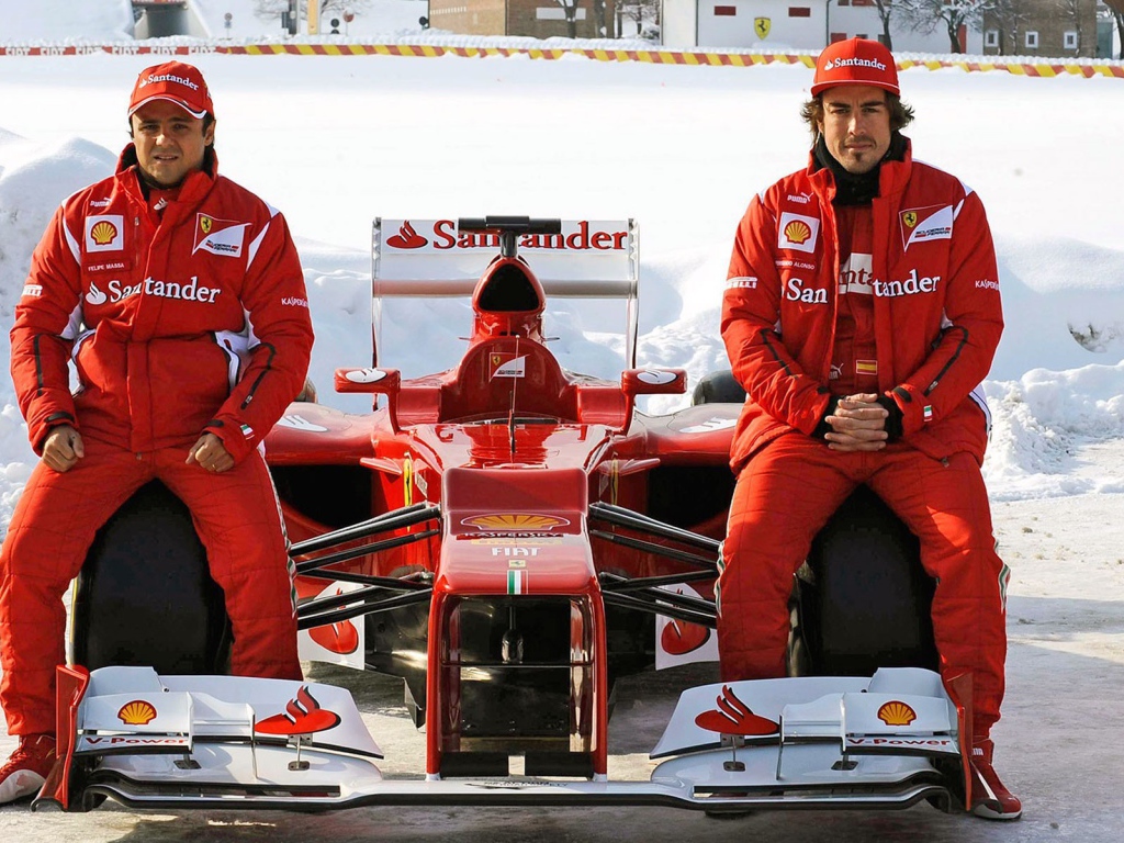 Гонщики Формулы 1 со своим автомобилем