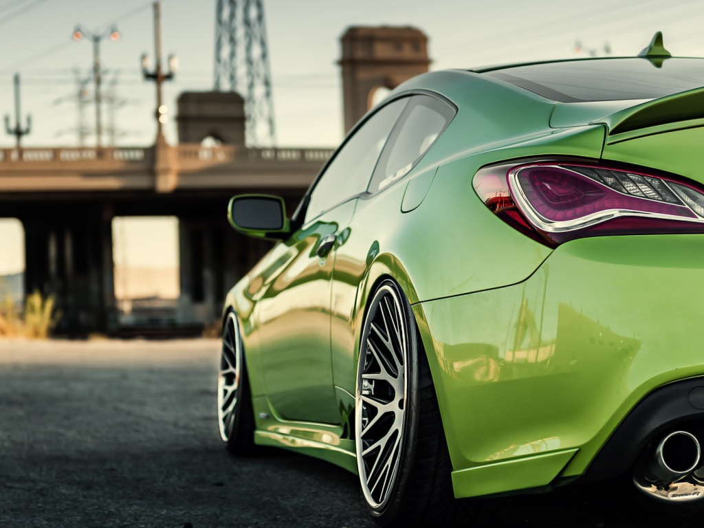 Нежно зеленый спортивный автомобиль