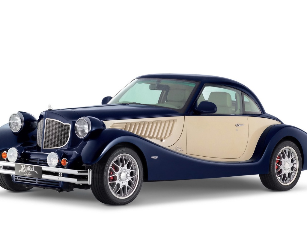 Аккуратный старый автомобиль