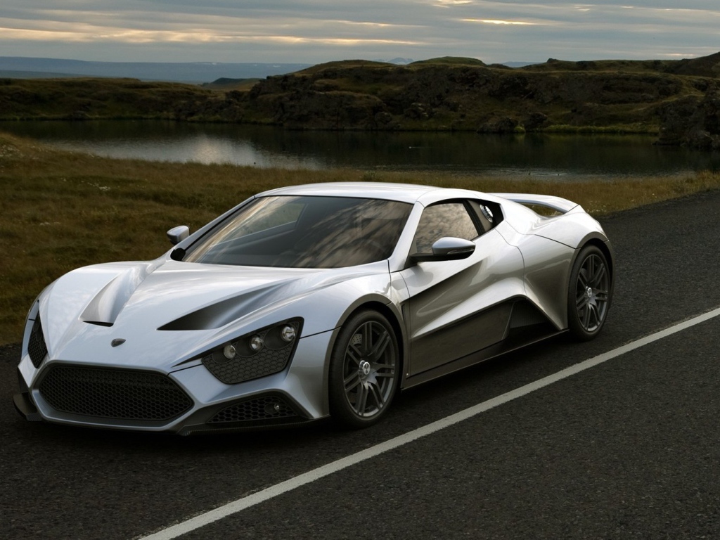 Серебристый автомобиль Zenvo ST1