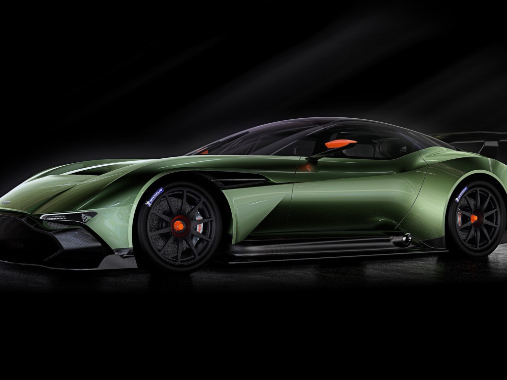 Зеленый спортивный Aston Martin на черном фоне