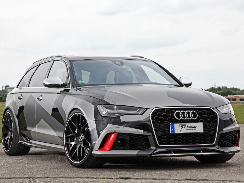 Серый автомобиль Audi RS6 Avant