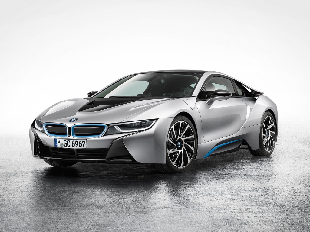 Новый серебристый BMW i8