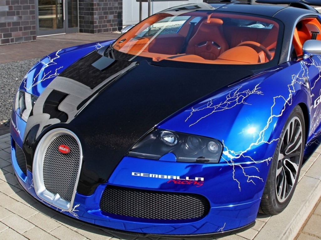 Молнии на синем Bugatti Veyron