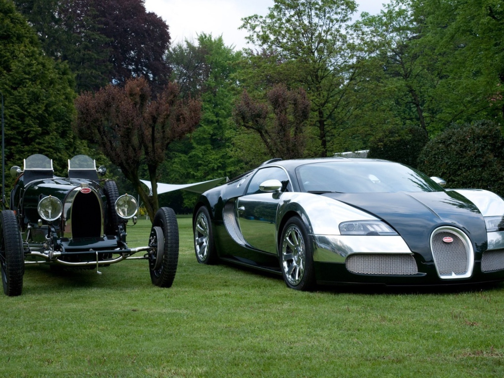 Ретро и современный автомобили Bugatti
