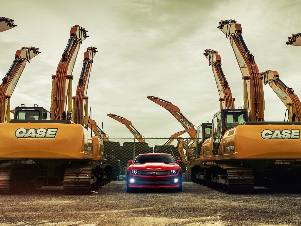 Chevrolet Camaro между экскаваторами
