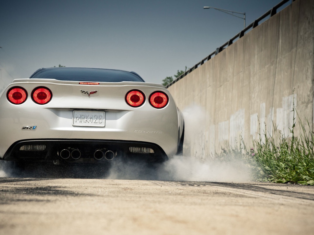 Задние фары автомобиля Шевроле Корвет