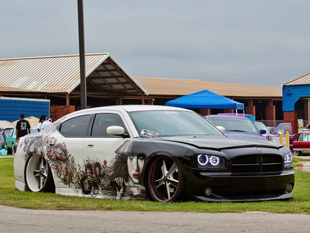 Рисунки на автомобиле Dodge Charger