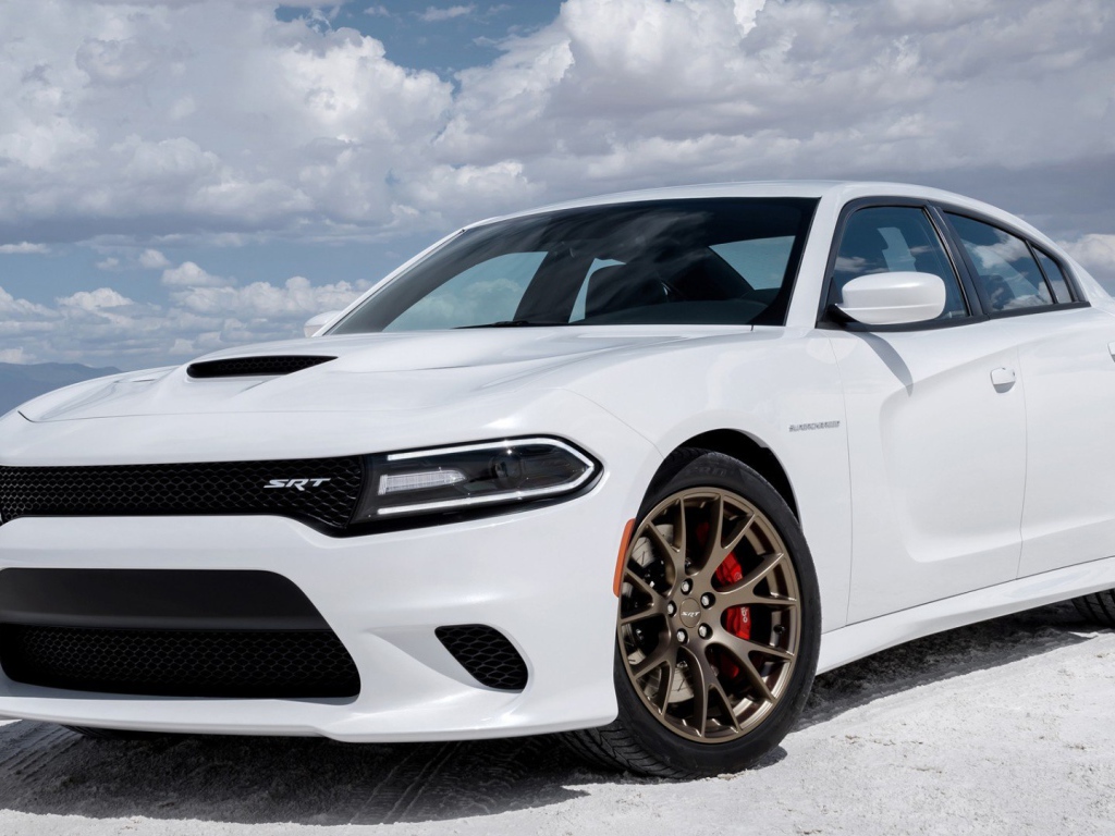 Современный автомобиль Dodge Charger SRT