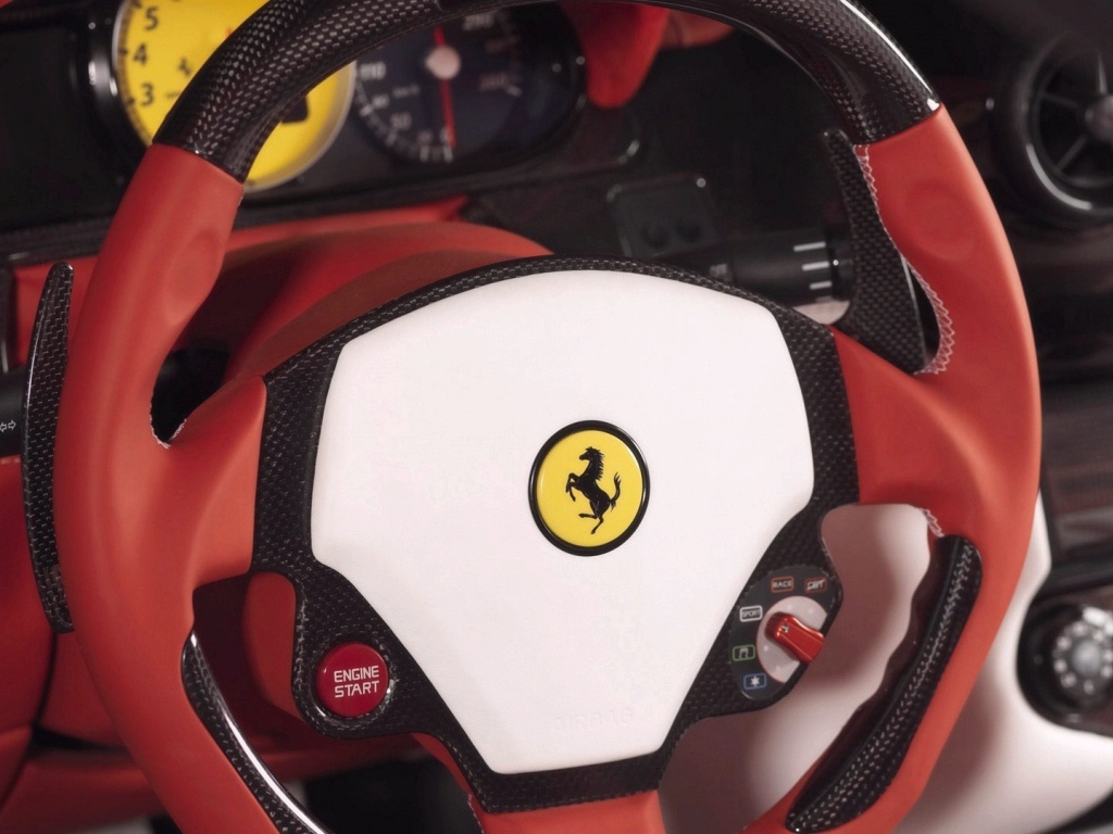 Рулевое колесо спортивного Ferrari