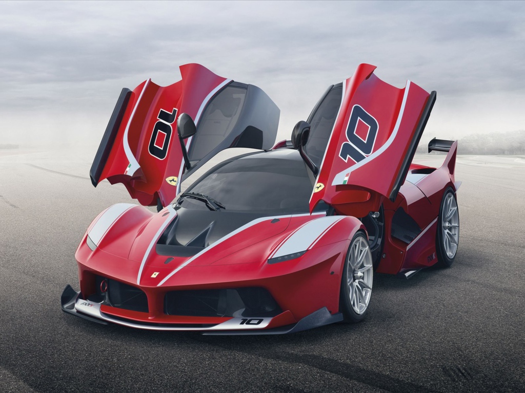 Открытые двери авто Ferrari FXX K