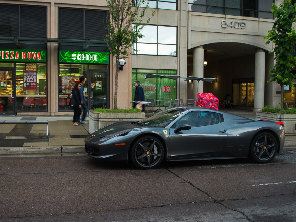 Серый Ferrari 458 italia в Торонто