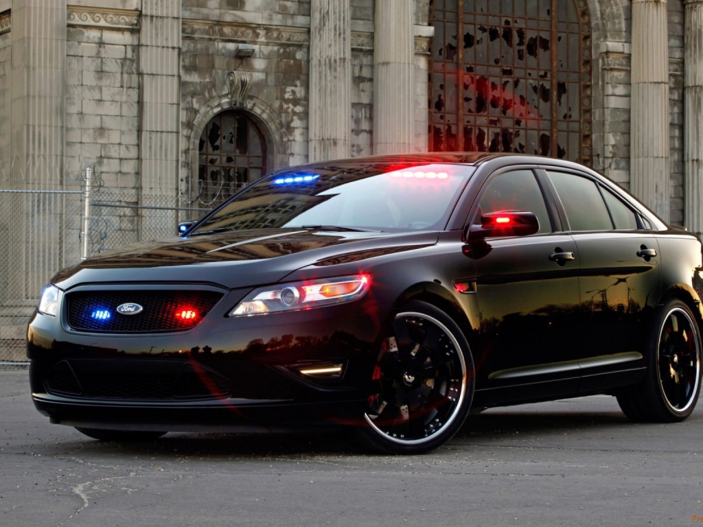 Полицейский автомобиль Форд