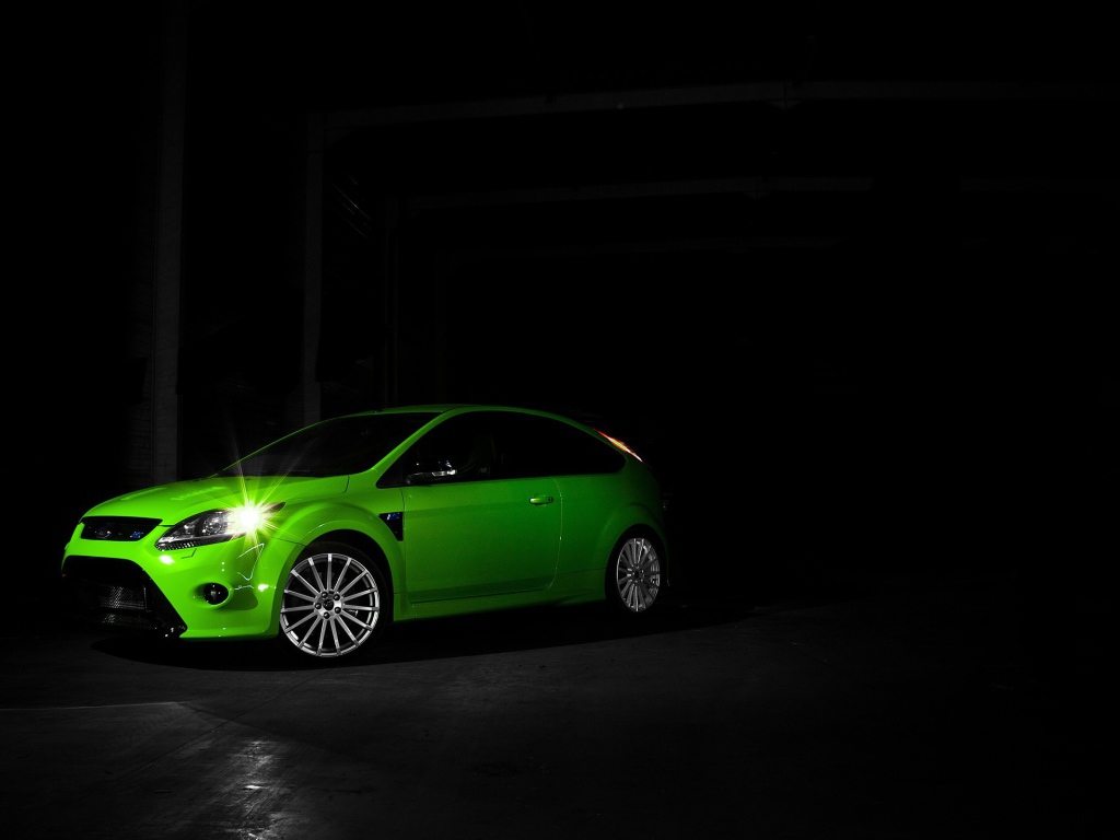 Зеленый Ford во мраке