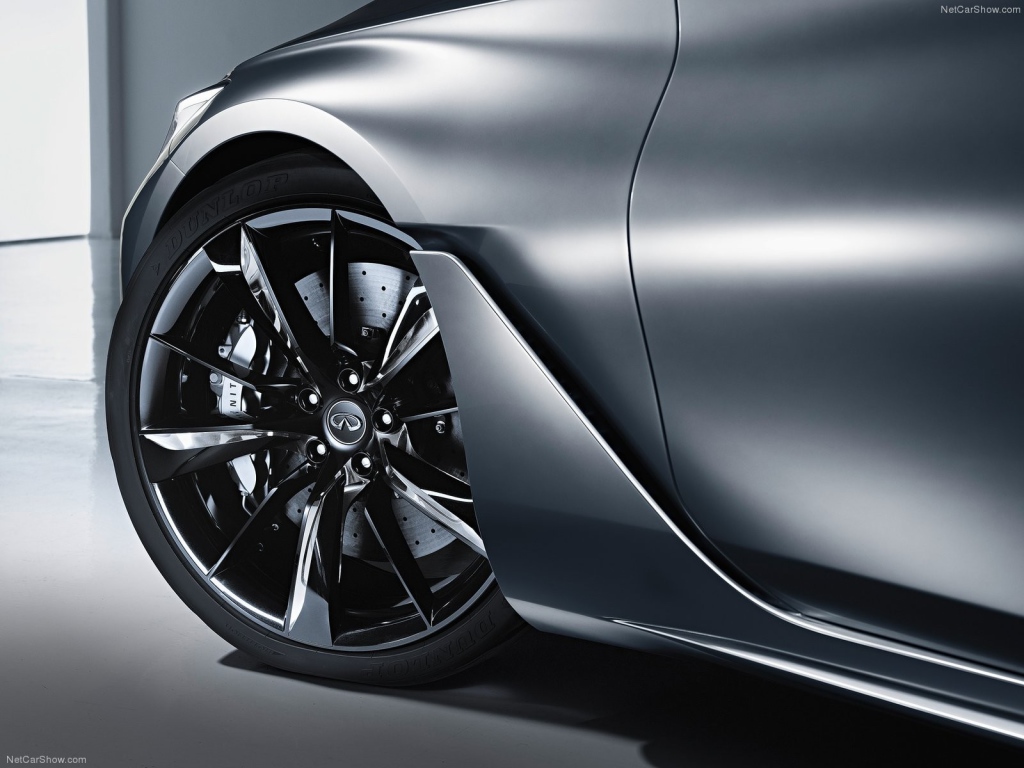 Переднее колесо автомобиля Infiniti