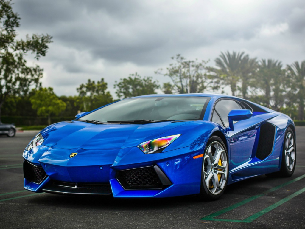 Великолепный голубой Lamborghini Aventador LP 700-4