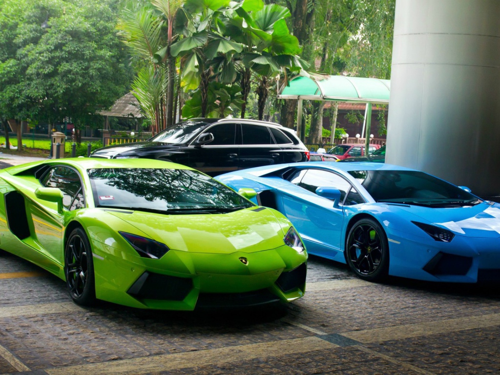 Зеленый и голубой Lamborghini Aventador LP 700-4