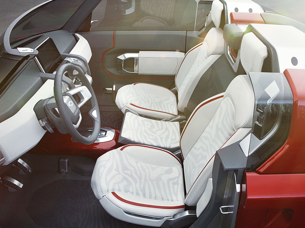 Салон нового Land Rover DC100