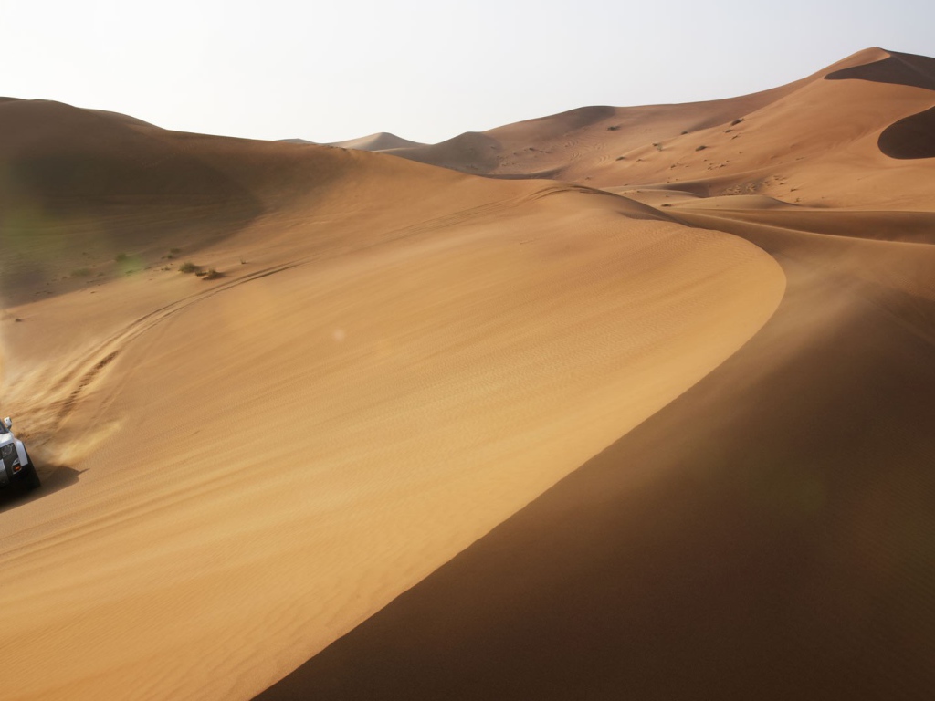 Land Rover DC100 покоряет пустыню