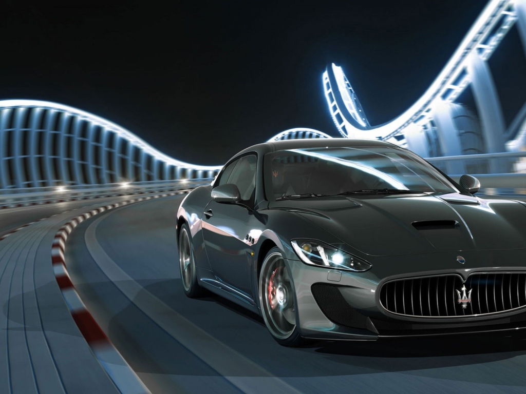 Серый Maserati на мосту