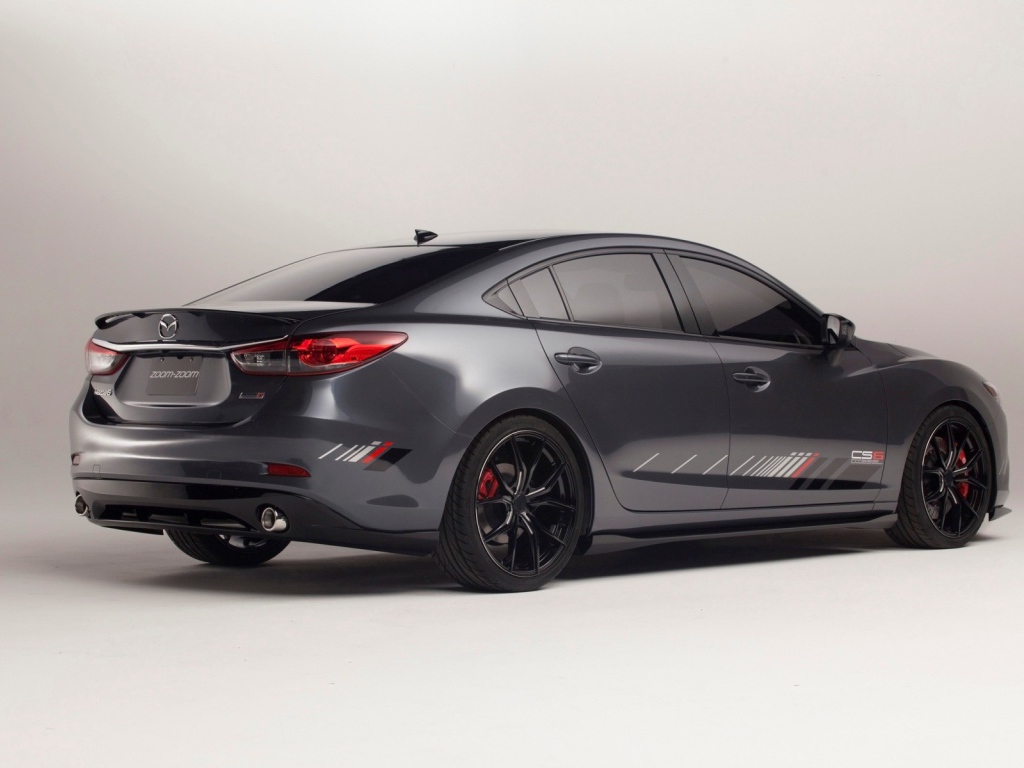 Концепт Mazda CS6 черного цвета