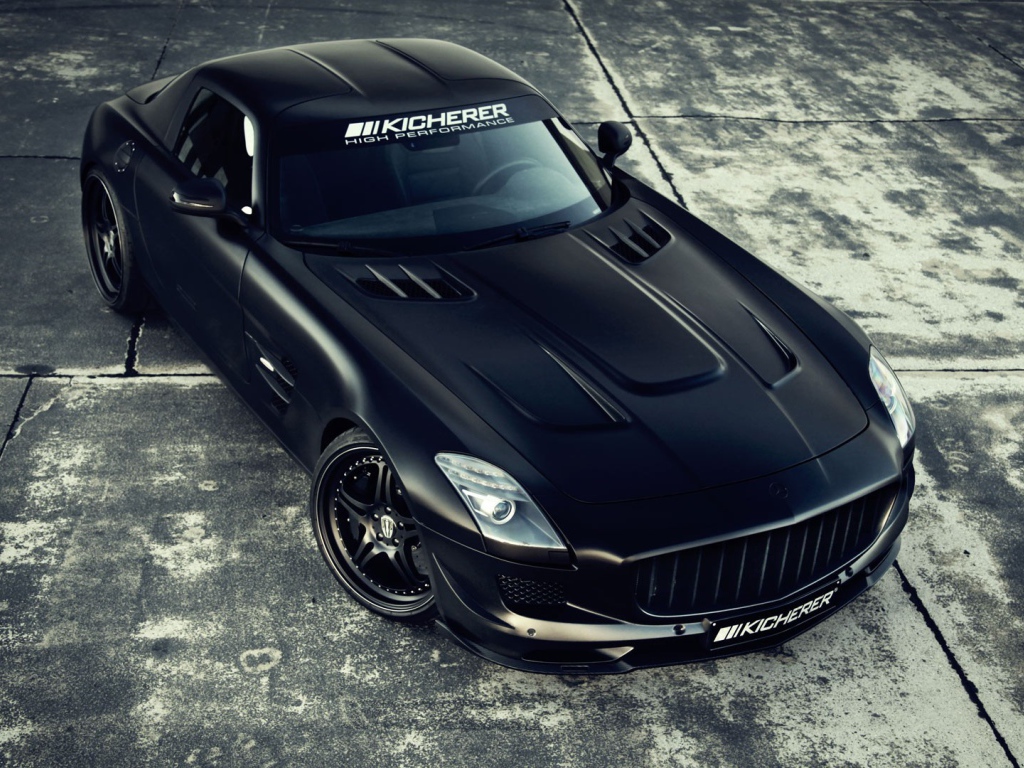 Черный спортивный Mercedes SLS