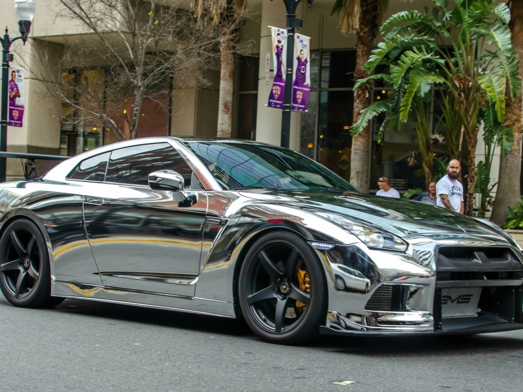 Зеркальный Nissan GT-R