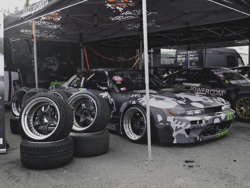 Замена резины гоночного Nissan S13