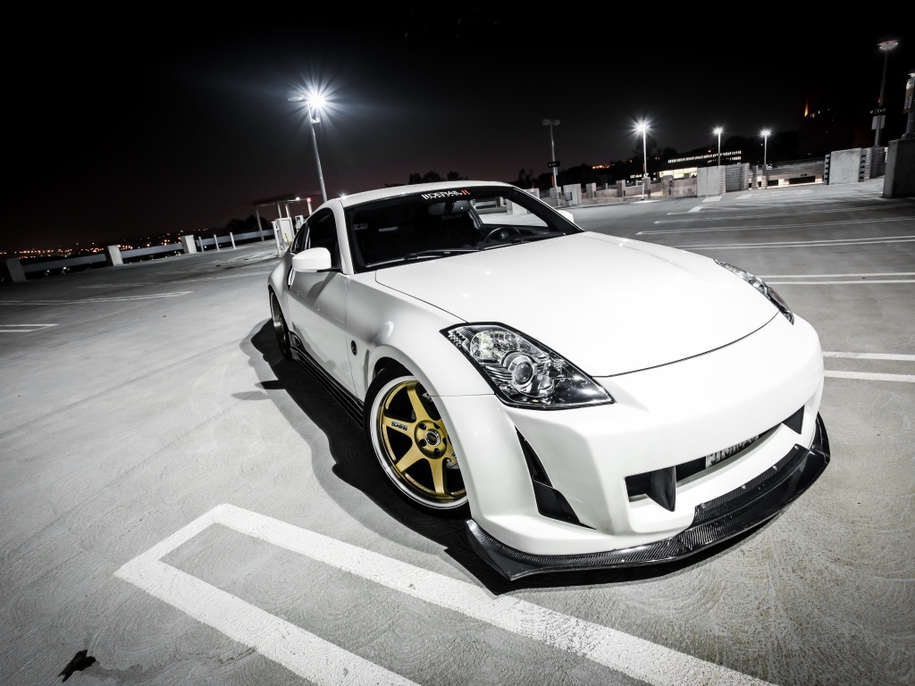 Белый ниссан 350 z