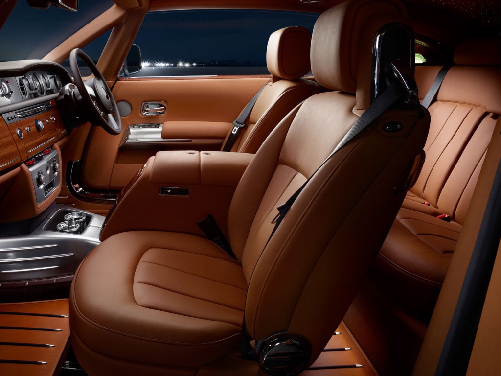 Коричневый кожаный салон Rolls-Royce Phantom