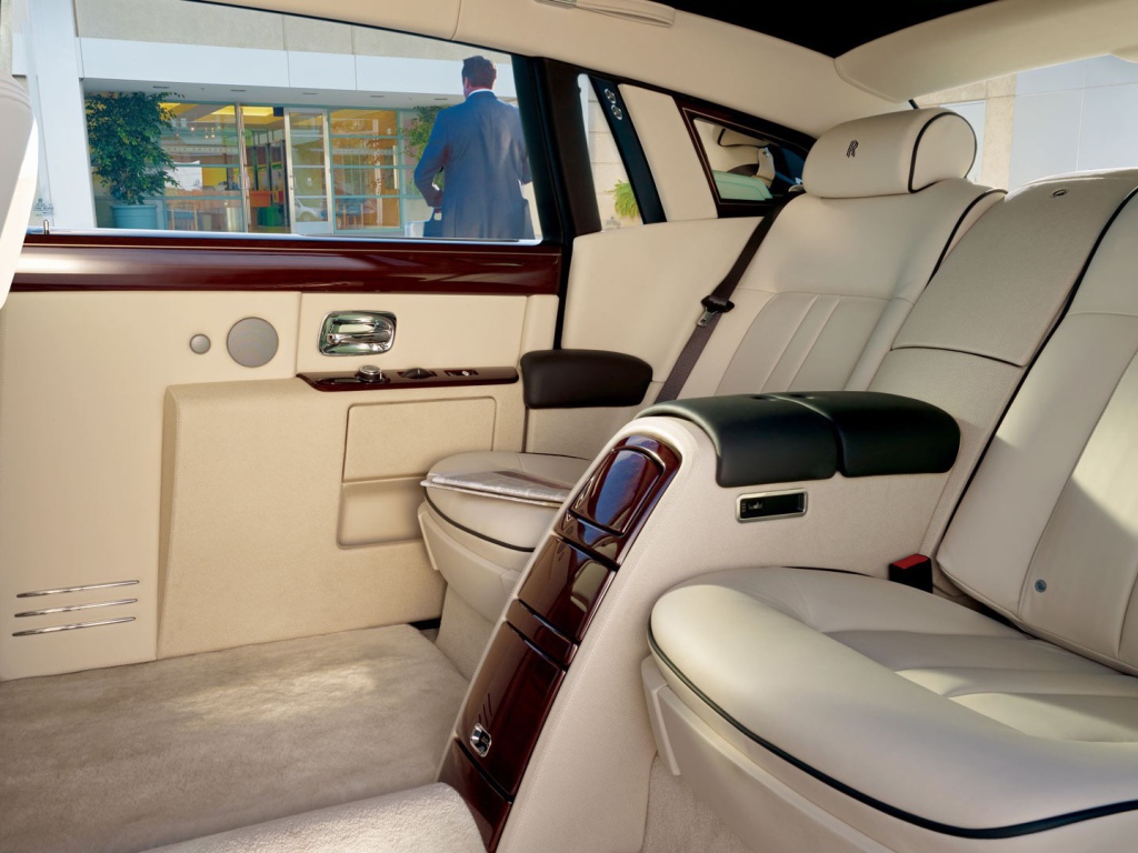 Белый кожаный салон Rolls-Royce Phantom