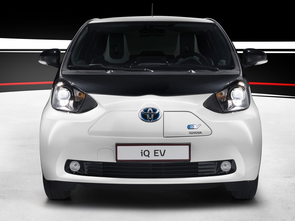 Электро автомобиль Toyota IQ