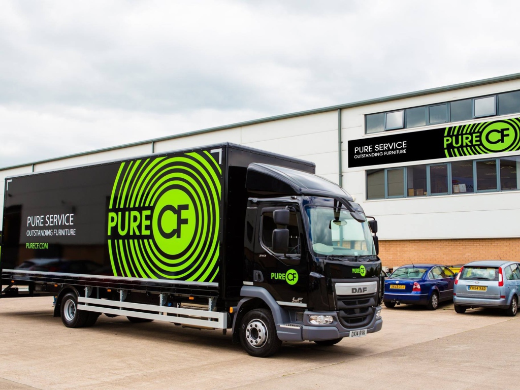 Фирменный тягач ДАФ