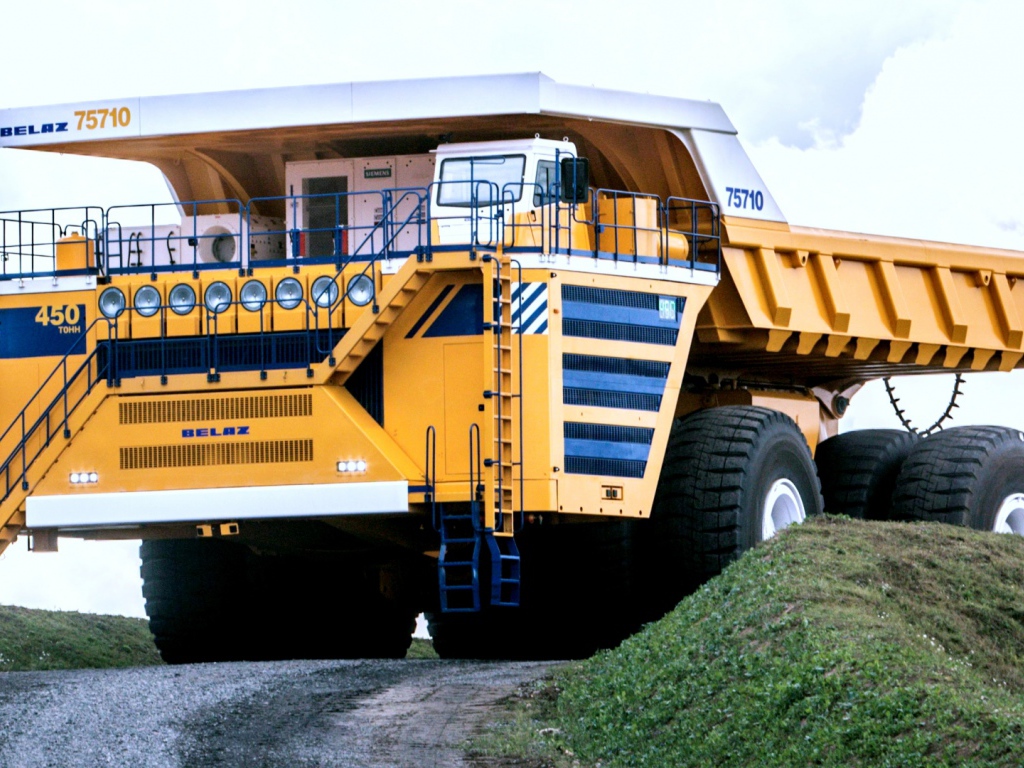 Самосвал для работы в карьерах