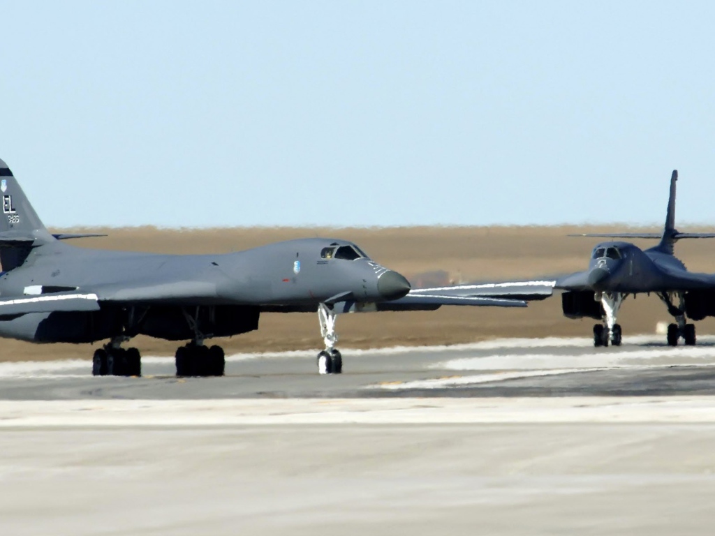 Самолеты Rockwell B-1 Lancer на базе