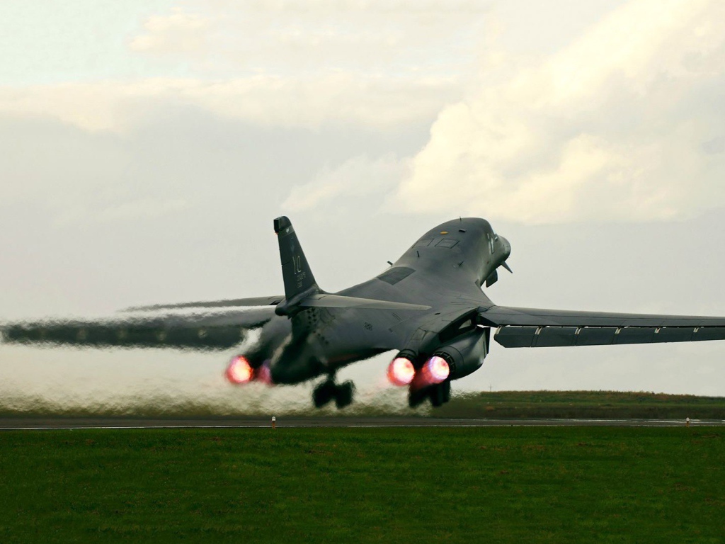 Бомбардировщик B-1B Lancer