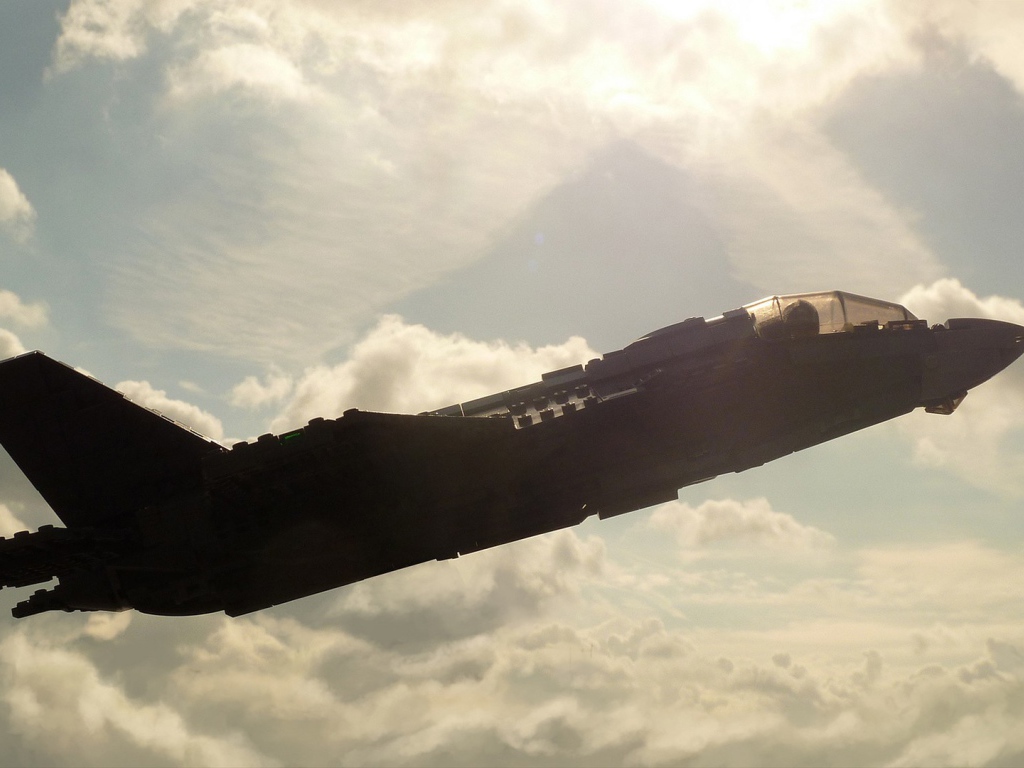 Реактивный самолет из ЛЕГО