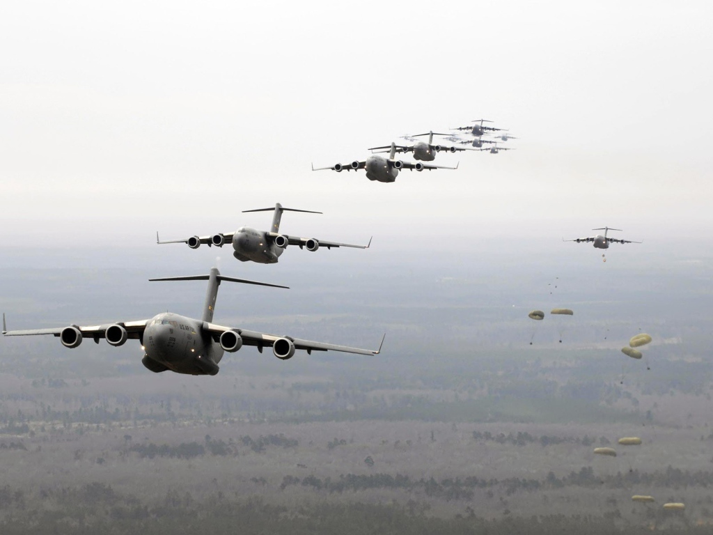 Десант с самолетов C-17 Globmaster